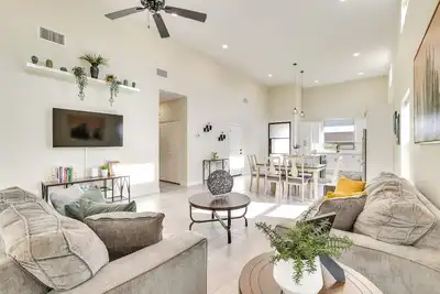 Image de Newly Updated Peoria Home: Large Fenced Yard!