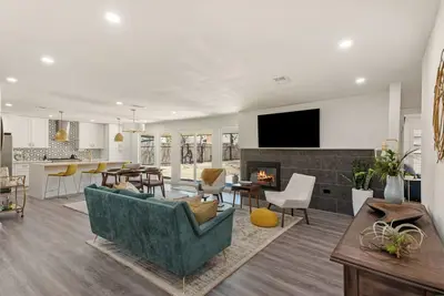 Image de 5 Mi to Ut: Home w/ Outdoor Entertainment Area!