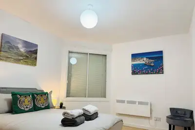 Cozy Retreat at Prime location with Free parking