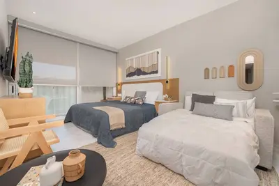 Image de Stunning New Condo, Close to the Beach