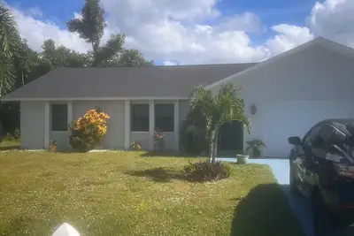 Image de 3-bedroom pool house in charming Bokeelia with Ac, WiFi. Beautiful, peaceful,