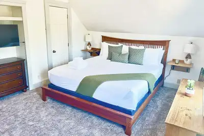 Image de Charming 3-bedroom house in delightful Burlington with Ac, Yoga room, WiFi