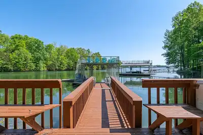 Image de Lucky Dozen Lakehouse-Dock, Slip, Kayaks, SUPs