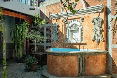 Image de 2 Piles: Historic Colonial House