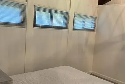 Image de Charming 2-bedroom bungalow in Lusby. with open floor plan