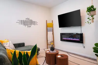 Image de [3br] Chic Retreat > Min to Ku/Mass