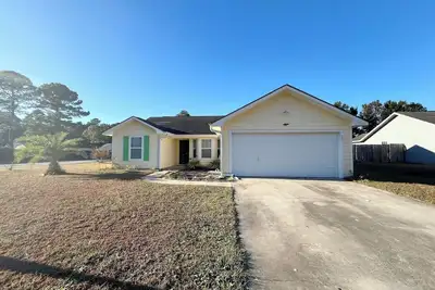 Image de Backyard lake, near I- 95, To zoo, cumberland park, kingsbay base navy base, beaches