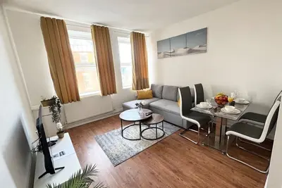 Image de Modern 1 Bedroom Apt in the heart of Barry Flat 2