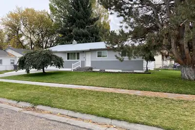 Image de Newly updated 5-bedroom house with Ac and WiFi in charming Shelley