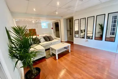 Image de Cozy private basement