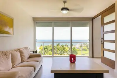 Image de Apartment with access to the beach and spectacular sea views