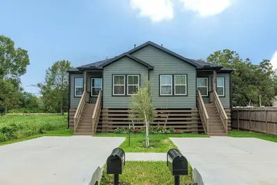 Image de Relax in this cozy Houston retreat just minutes from Nrg Stadium, the Med Center, and Downtown. Comfort, convenience, and a great location await!