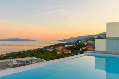 Image de Villa The Boat for 6+2 near Opatija with sea view & infinity pool at balcony