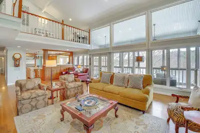 Image de Screened-In Porch w/ Views: Hot Springs Getaway!