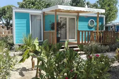 Image de ZEcamping 4* 1km plage piscine couverte pet friendly cottage Tv Bbq