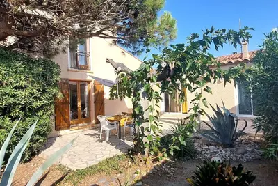 Image de Beautiful vacation home with garden in the south of France - 80 meters to the beach