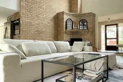 Image de Your Cozy Escape Awaits - Relax, Unwind, and Feel at Home