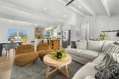 Image de Pineview - Beaver Lake - 2 Living Rooms - Hot Tub