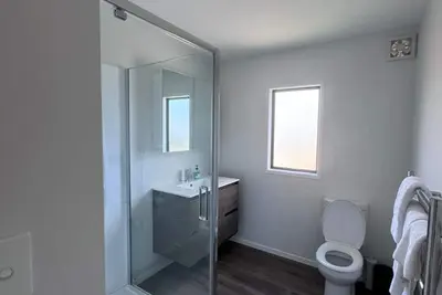 Image de Cozy West Auckland Accomodation