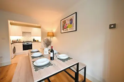 Image de Spacious 3-bedroom apartment in charming Redhill with WiFi
