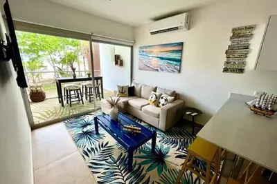 Image de 2 Bedroom Oceanfront Condo with Wi-Fi, Ac and Pool