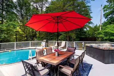 Image de 3br/2 Bath (Sleeps 12) in Pigeon Forge! Hot tub, pool, games, privacy!