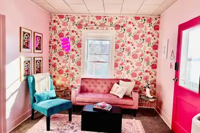 Image de Think Pink: 1 Bed/1Bath/Kitch/Deck/Grill/Laundry/Firepit-Up to 4pp-Pet Friendly