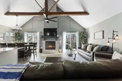 Image de Sleeps 11_Cozy & Comfortable|Steps to Lake|Dock