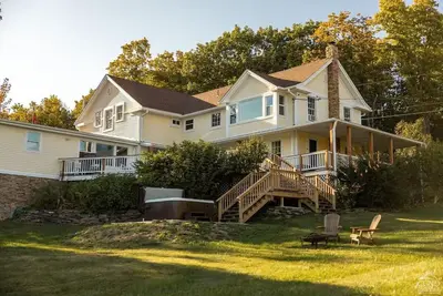 Image de Valley Views! Hot tub, Game Room, Acres to Roam!