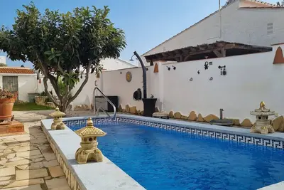 Image de Cozy house with heated pool, 5 minutes from the beach & quiet location