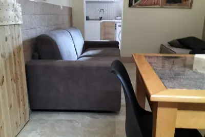 Image de Detached house with two entrances and parking space on private road, convenient and new