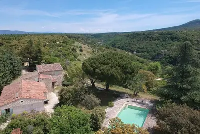 Image de Maison de charme avec piscine, superbe vue du Luberon surplombant l'Aiguebrun