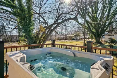 Image de Mins to Parkway | Cozy One level cabin・Hot tub