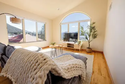 Image de 406 Etolin Way - 4 Bedroom, 2 Bathroom, Located Downtown