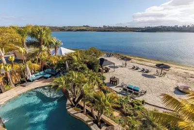 Image de Memorial Day Weekend at Villa Bahia - Private Beach + Pool/Spa