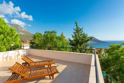 Image de 3+1 Villa with Sea View in Kalkan Center - Mimosa