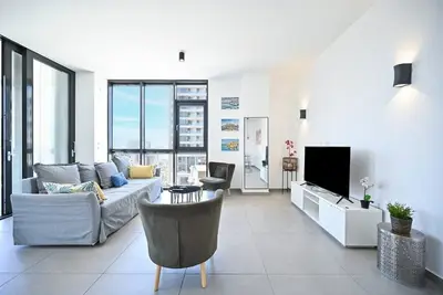 Image de Beauty 1br at Hayarkon by HolyGuest