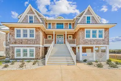 Image de Owens -- Brand New 12 Br Luxury Oceanfront
