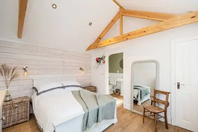 Image de Garden Cottage, Cosy, Clean, Private, 10 Mins To Beach By Car, Close to Train Station