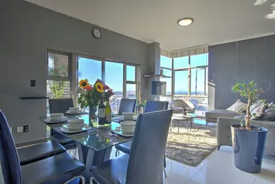 Image de 2br Executive Apartment - 4min from Cape Town Cbd