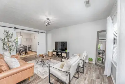 Roadmap Lodging: Luxe Retreat at Janel