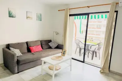 Image de 1 bedroom apartment in Torremolinos, swimming pool, sea views