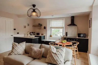 Boujee and Chic Central Town Apartment in Kingsbridge