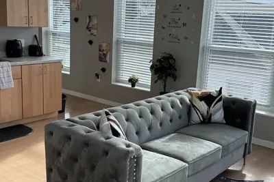 Image de Charming 1-bedroom apartment with WiFi, Ac in amazing Minneapolis 5 mins to Dwtn