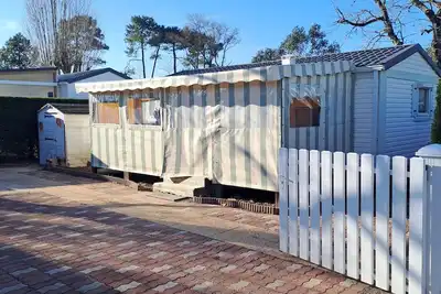 Image de Mobil home 4 places  terrasse couverte à 2 pas de la plage. Animaux non acceptés