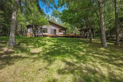 Image de Charming 3-bedroom house with WiFi, A/C on Big Turtle Lake.