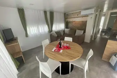 Mobilhome with 2 bedrooms and a terrace with private whirlpool