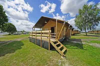 Image de Glamping tent with 3 bedrooms and a terrace