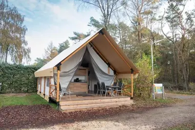 Image de Glamping tent with living room, kitchen and sanitary facilities