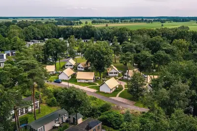 Image de Glamping tent equipped with living room, kitchen and sanitary facilities